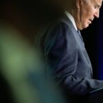 El informe del fiscal especial exculpa a Biden pero es un desastre político