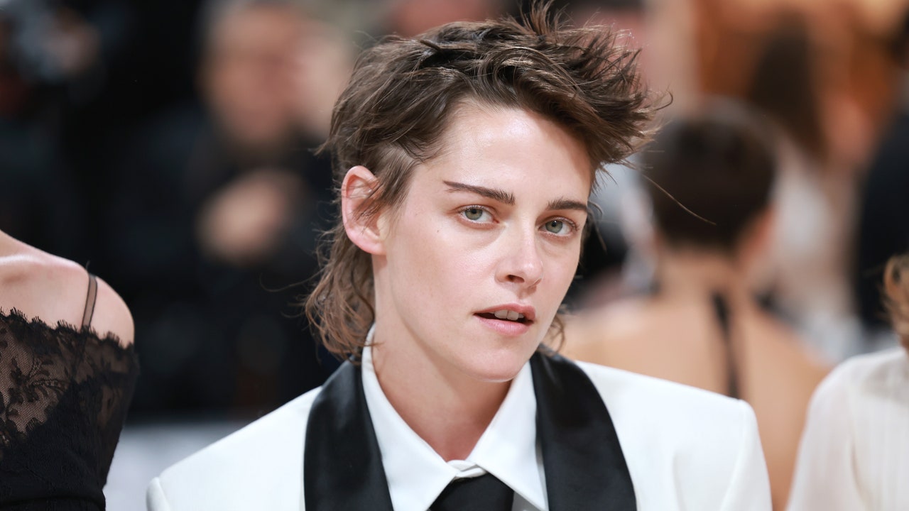 Kristen Stewart Roasts Trump for Tweeting About Her Robert Pattinson Breakup: “F–k You, Bitch!”