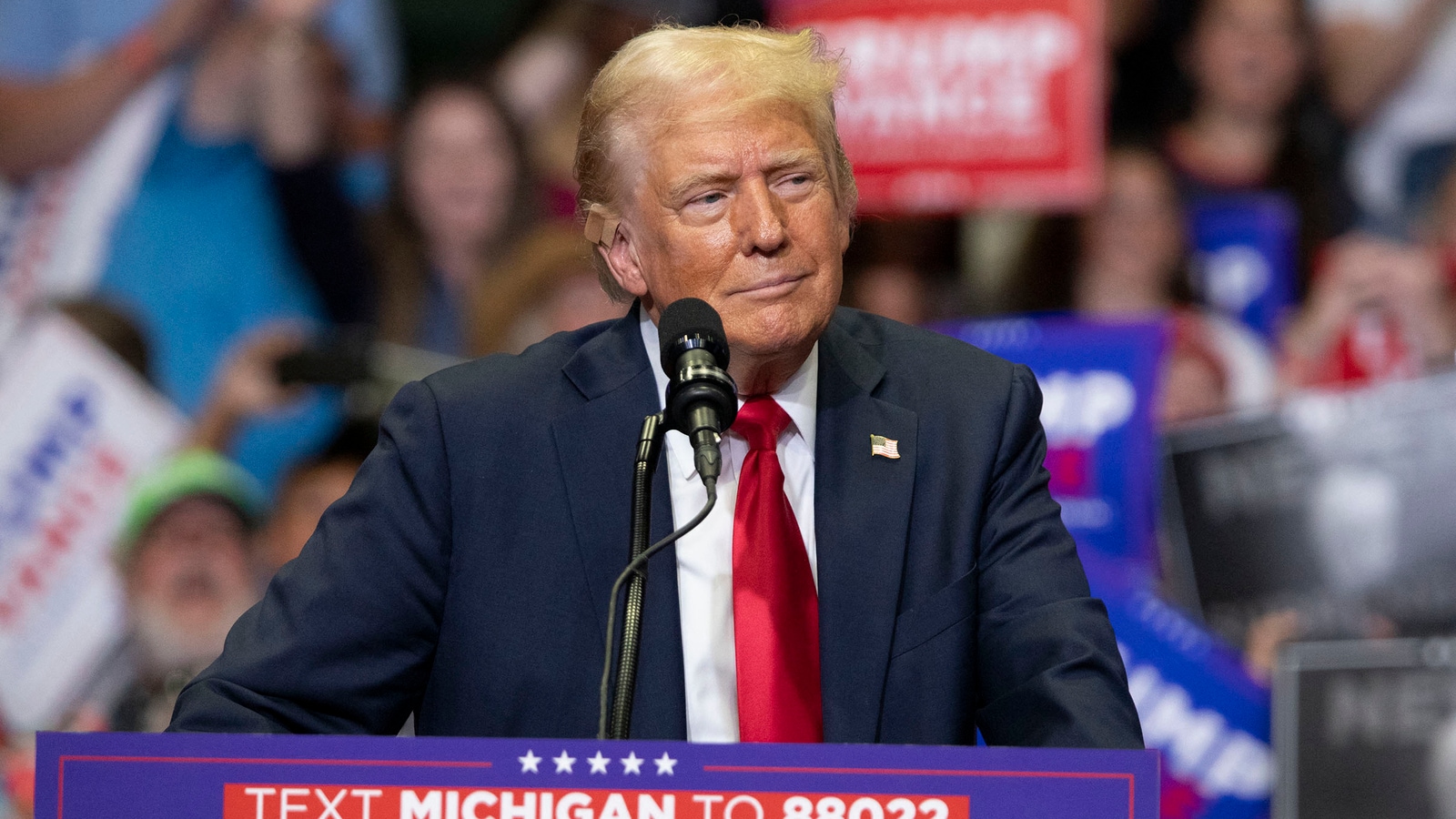 Donald Trump says he would prefer being electrocuted than devoured by shark in peculiar rant at Michigan rally