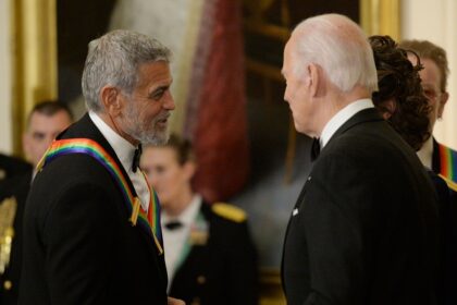 Dave Portnoy mocks George Clooney for waiting 3 weeks after fundraiser to acknowledge Biden is a ‘vegetable’