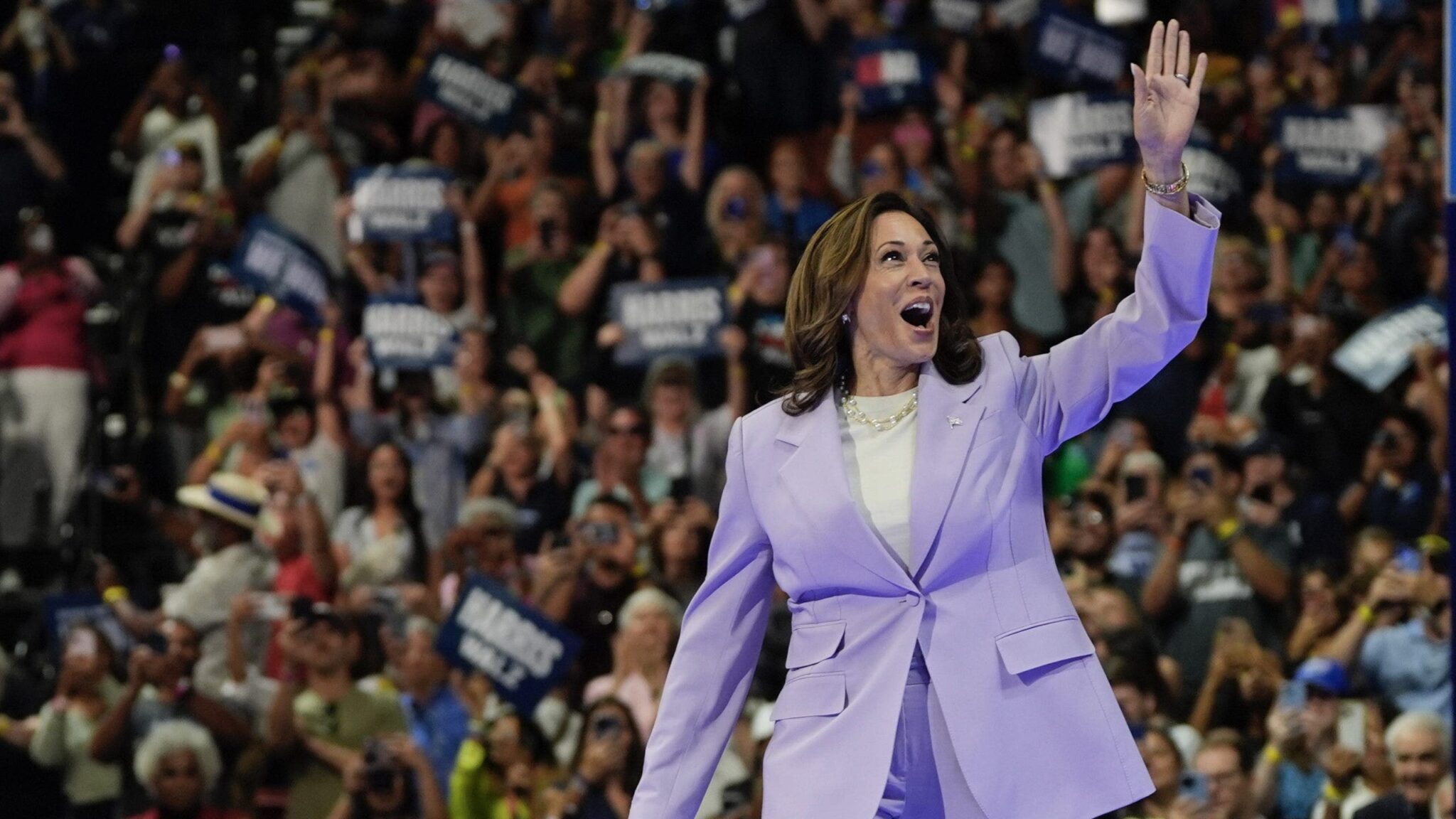 Harris hauls in  million at San Francisco fundraiser as Pelosi welcomes vice president home