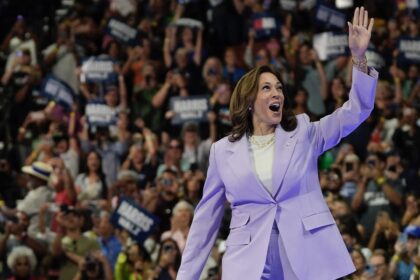 Harris hauls in  million at San Francisco fundraiser as Pelosi welcomes vice president home