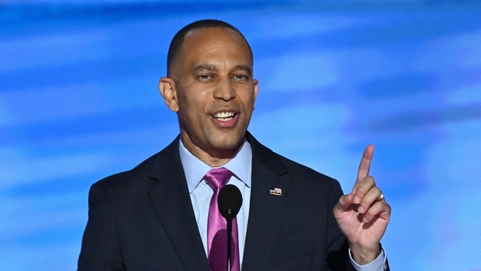 Hakeem Jeffries compares Donald Trump to an ‘ex-boyfriend’ who ‘just won’t go away’; Internet goes crazy