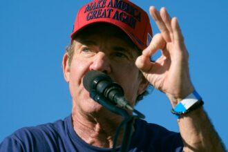 Dennis Quaid's Ex-Fiance Calls Him Out For Supporting Trump