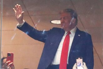 Donald Trump leads raucous ‘U-S-A!’ chant from suite at Steelers-Jets game