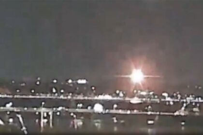 Video shows DC plane crash involving American Airlines flight, Black Hawk helicopter