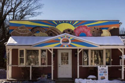 Free speech lawsuit over New Hampshire donut mural heads to court