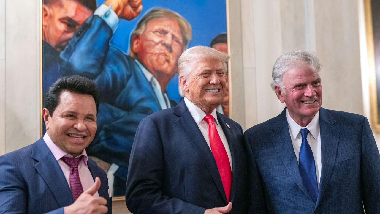 “It’s About Him”: Renowned White House Photographer Pete Souza on How Trump Is Perverting the Presidential Photo Stream