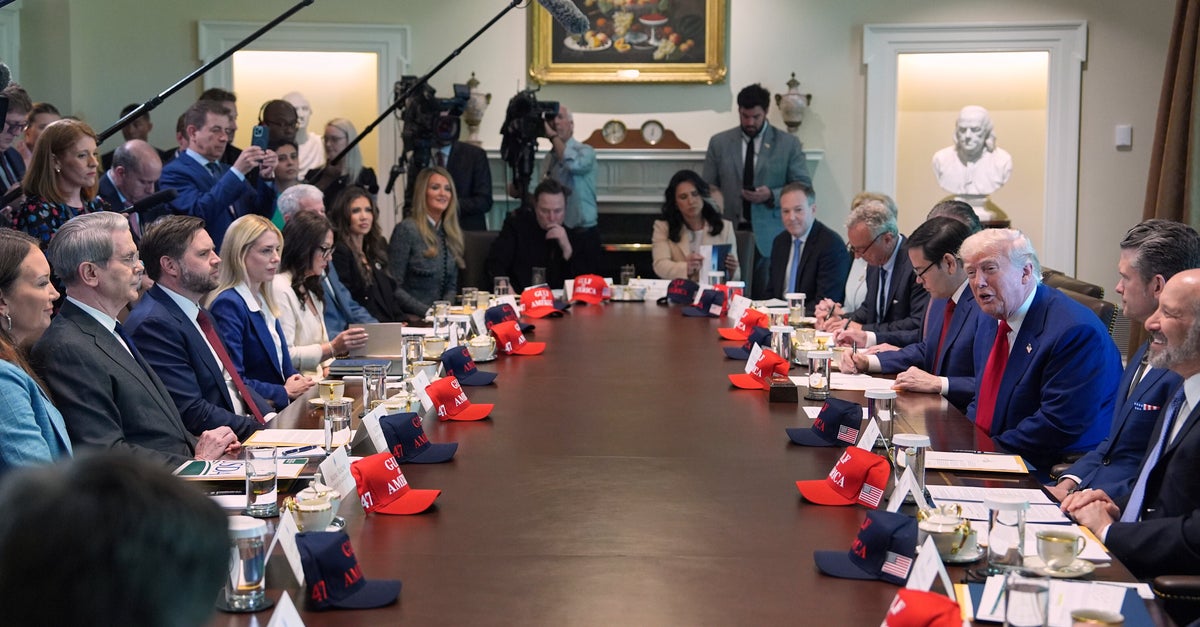 Social Media Calls Out North Korea Vibes At Trump Cabinet Meeting